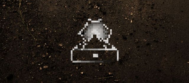 Una explosió de la qual en surt un calaix, pixelada amb dithering.